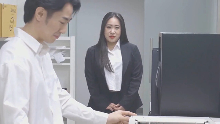 日韩剧情-新女员工:出差HD