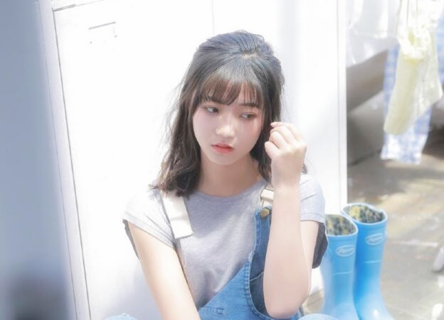 中年男网 约 位漂 亮 牛仔 背带 裤美 女啪 啪应该 是偷 吃 药了怎么干 都不 射美 女受 不了要帮他 打飞 机被拒 绝一定 要干 射